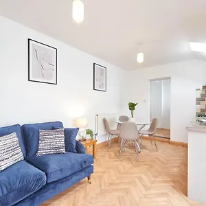  Holiday home Host & - Little Treasure United Kingdom