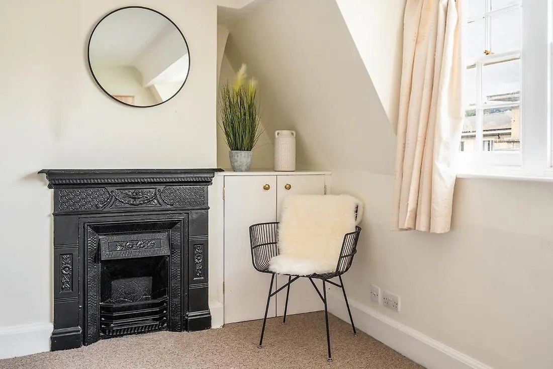 Beautiful Character 3 Bed City Centre Apartment Bath 0*,