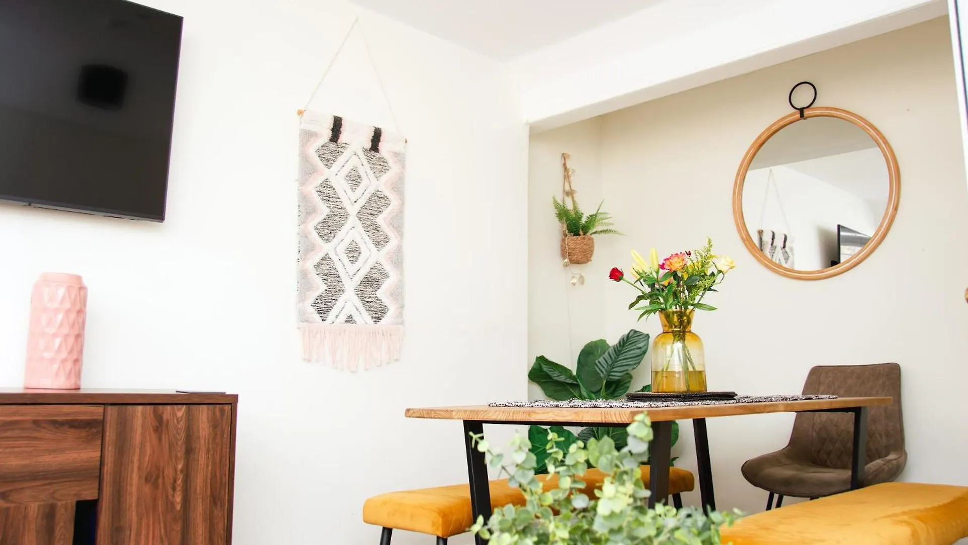 Beautiful Character 3 Bed City Centre Apartment Bath